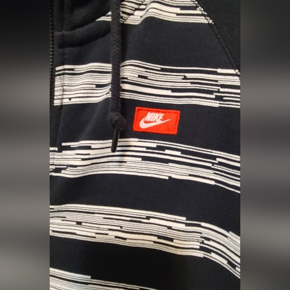 Nike zip up Hoodie - Picture 2 of 8